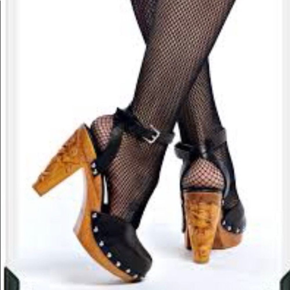 Lucky Lou Shoes.
Amor Y Muerte